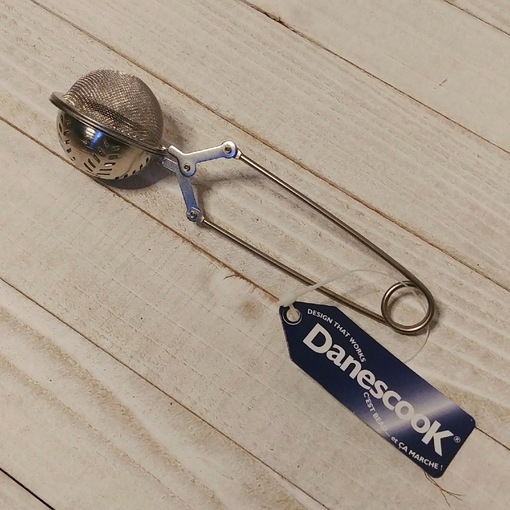 🎉 2/$16 NWT Danescook Mesh Tea Infuser